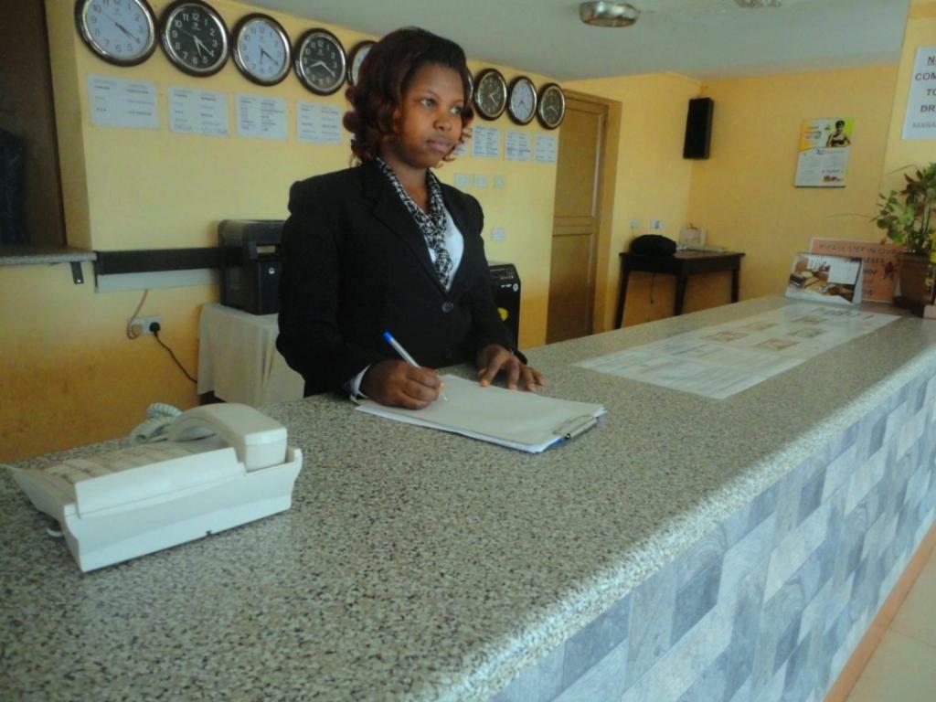 Entebbe Flights Motel Ngoại thất bức ảnh